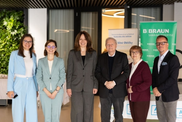 two column container - Tlacova konferencia_WKD_Bratislava