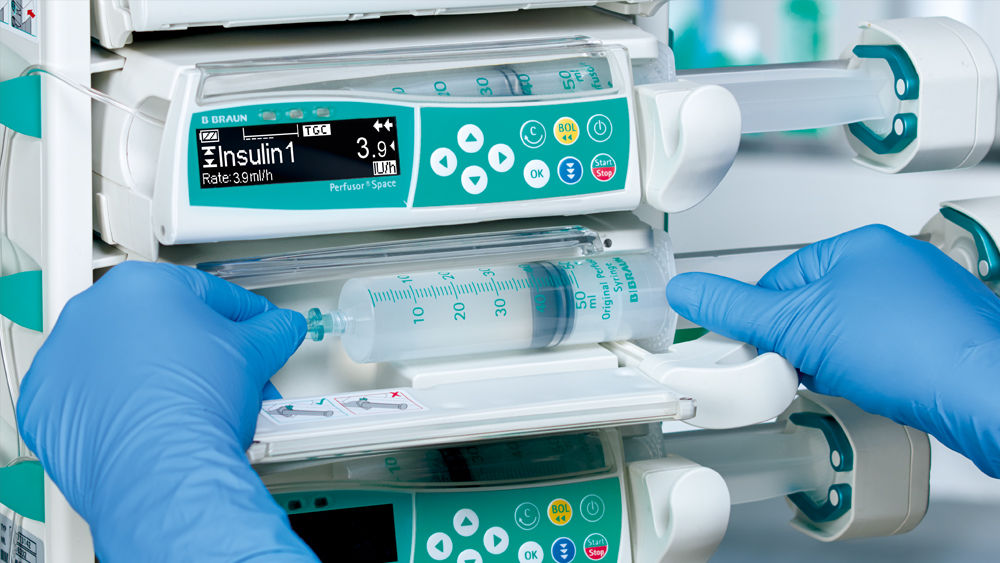 Injekčná striekačka OPS je vložená do infúznej pumpy Spaceplus Perfusor®