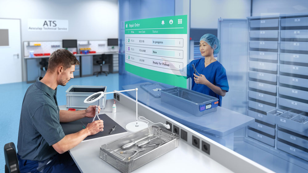 Servisné služby a zamestnanec oddelenia centrálnej sterilizácie spolupracujú